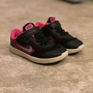 Toddler Girls Nike’s size 8